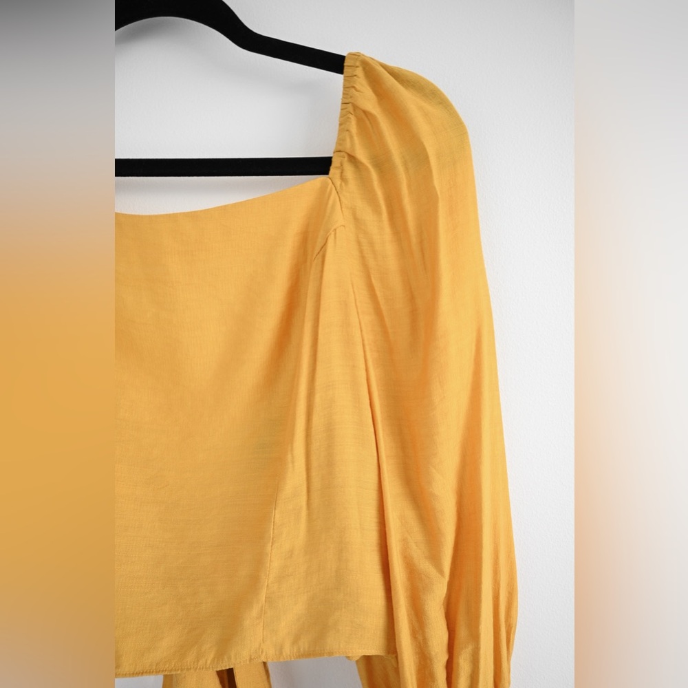 Express Crop Blouse - Picture 3 of 6